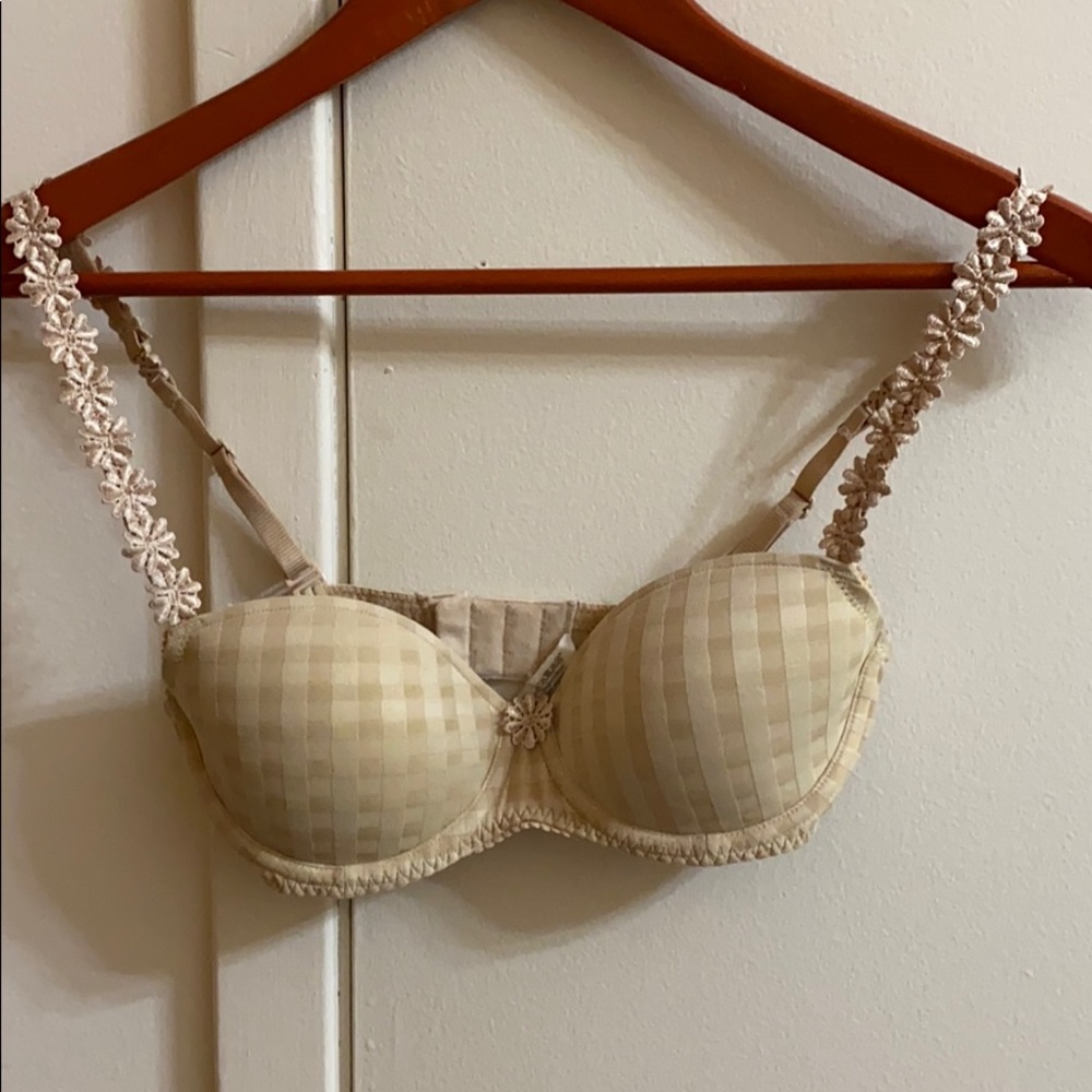 Marie Jo bra 30C, not 32C.